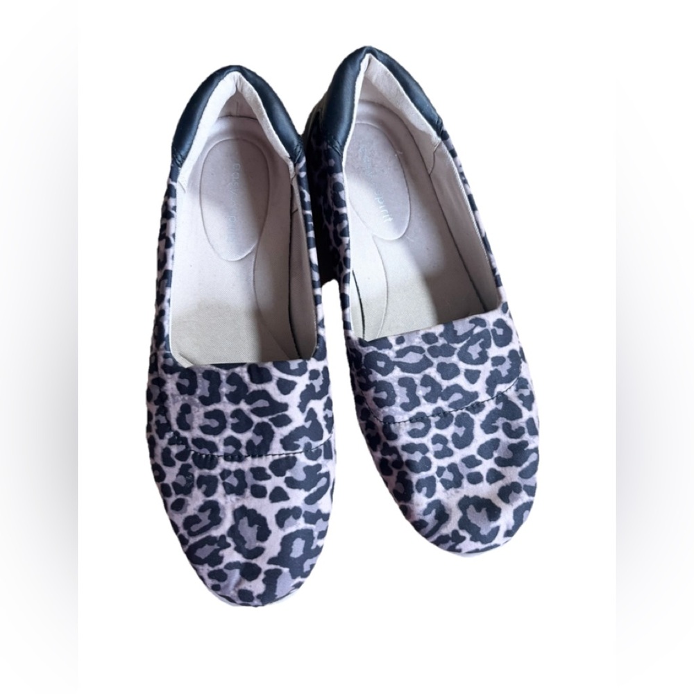 Easy Spirit Leopard Print Women's Loafers size 7.5